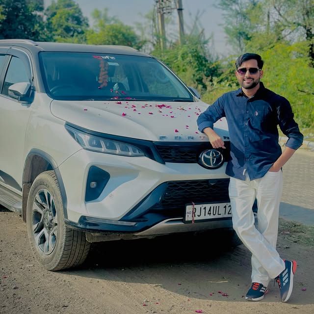 जब भरोसा ख़ुद पर है , तो दूसरे की क्या ओकात जो हमे हरा दे || 

#instagood #trend #photo #photoofday #ajeetbain